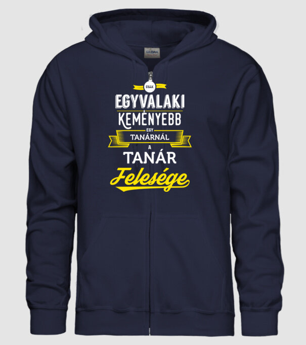 Csak egy valaki keményebb...tanár feleség minta sötétkék pólón