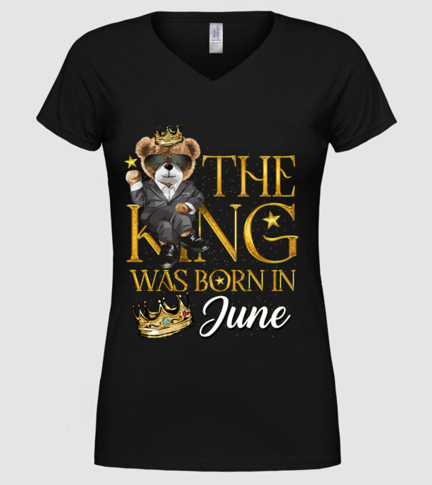 The king was born int JUNE minta fekete pólón