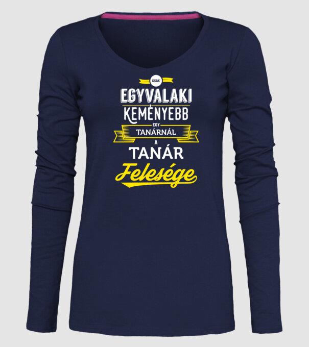 Csak egy valaki keményebb...tanár feleség minta sötétkék pólón