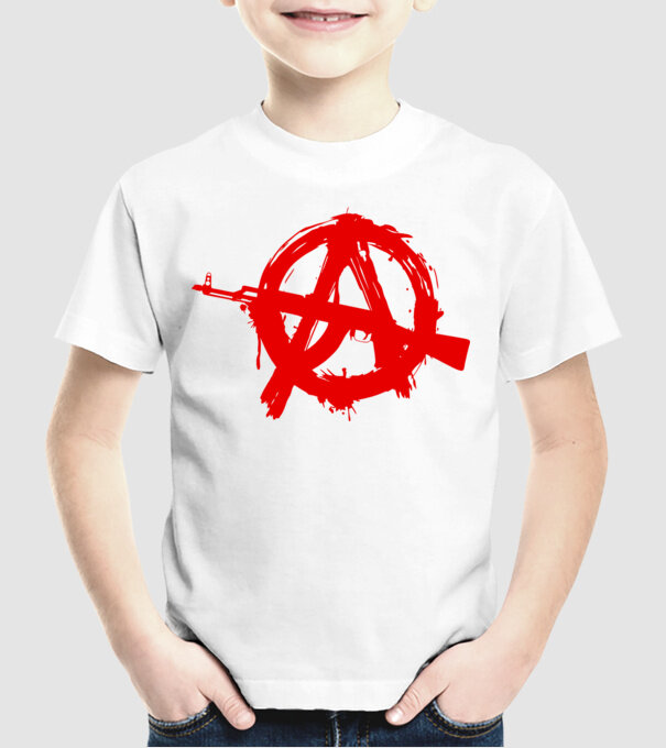Akanarchy minta fehér pólón