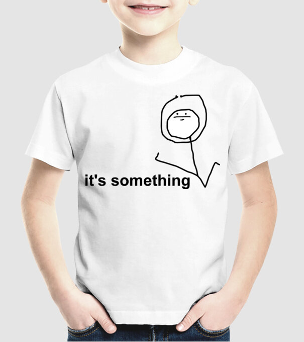 it's something meme (with text) minta fehér pólón