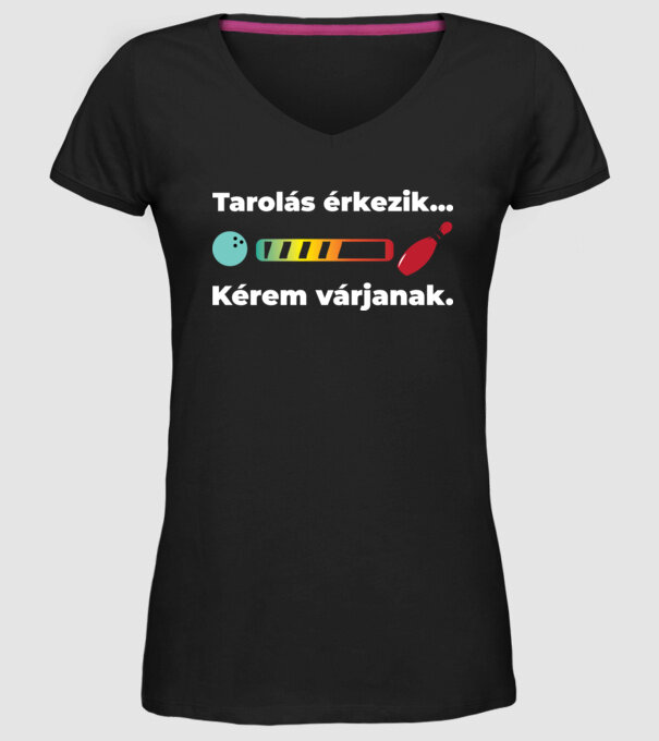 Tarolás érkezik minta fekete pólón