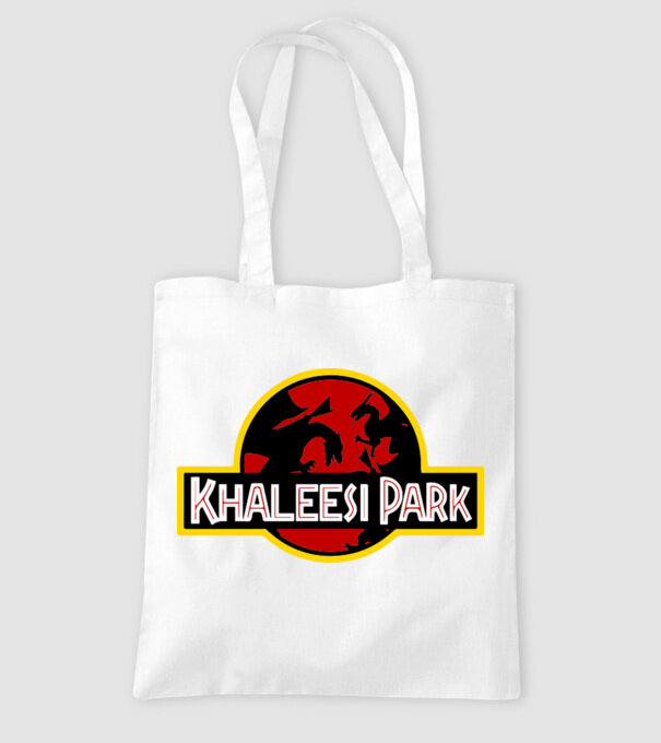 Khaleesi-Park minta fehér pólón