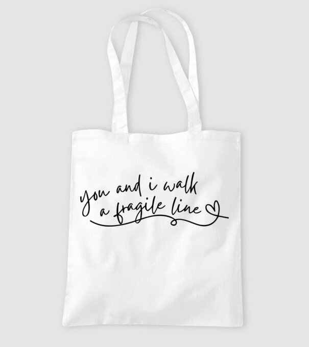 Taylor Swift you and i walk a fragile line minta fehér pólón