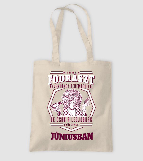 Minden FODRÁSZT egyenlőnek teremtettek szülinap JÚNIUS minta homokszín pólón