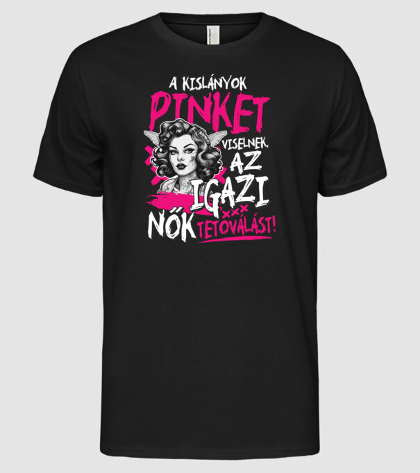 A kislányok pinket viselnek az igazi nők tetoválást minta fekete pólón