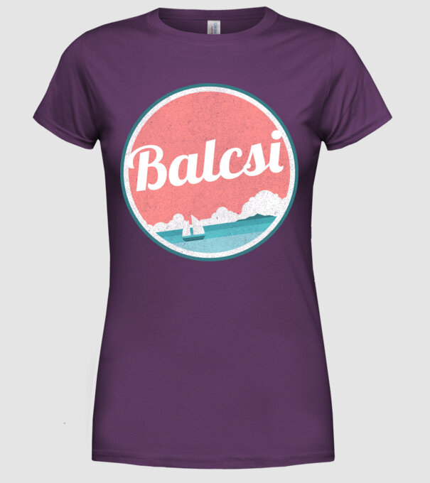 Balcsi retro badge vitorlás minta lila pólón