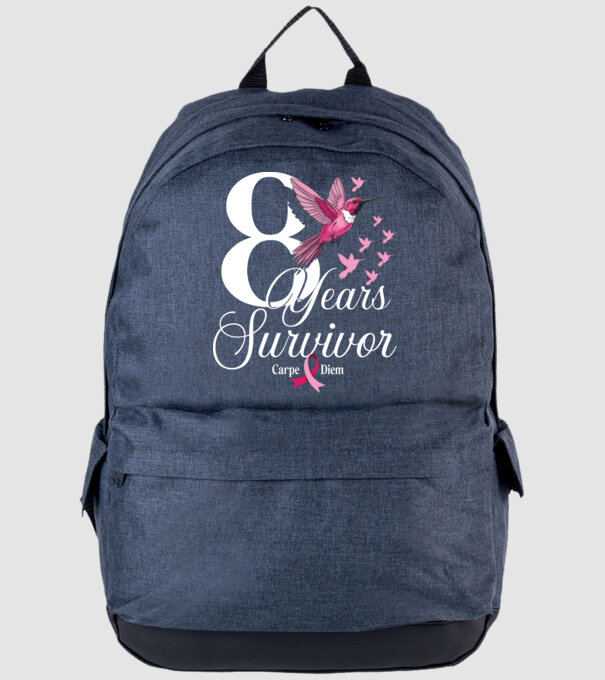 8 years survivor minta farmerkék pólón