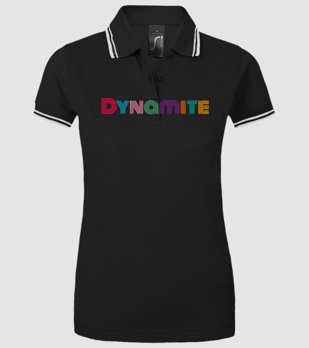 BTS DYNAMITE színes felirat minta fekete pólón