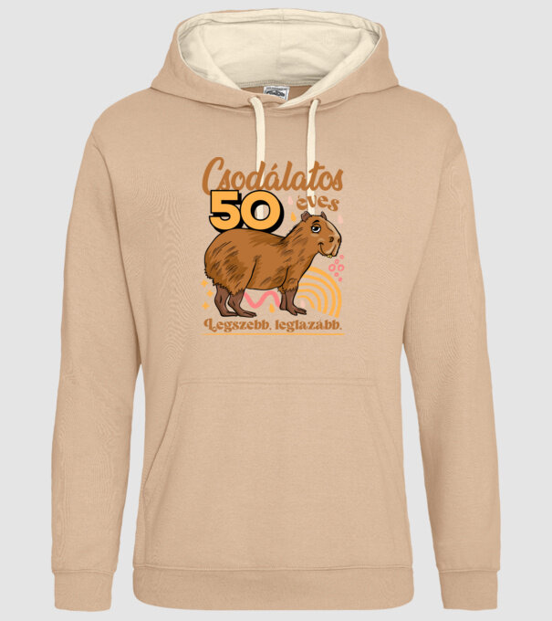 Capybara 50 éves minta homokszín pólón