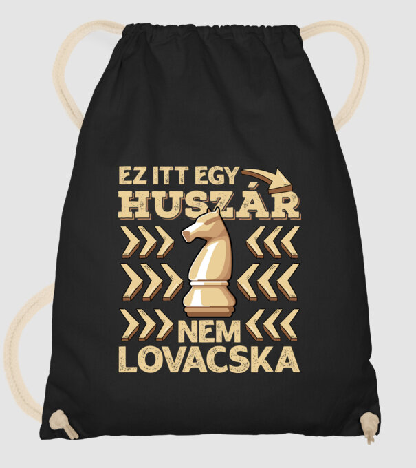 Ez itt egy huszár minta fekete pólón