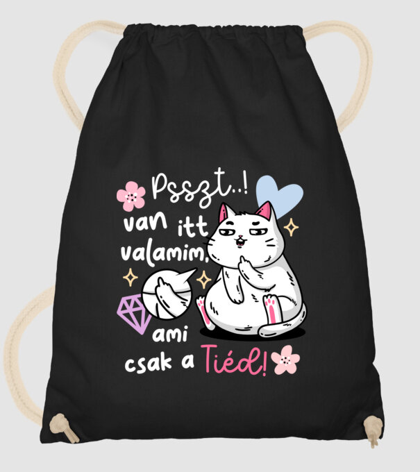 Kabbe cica minta fekete pólón