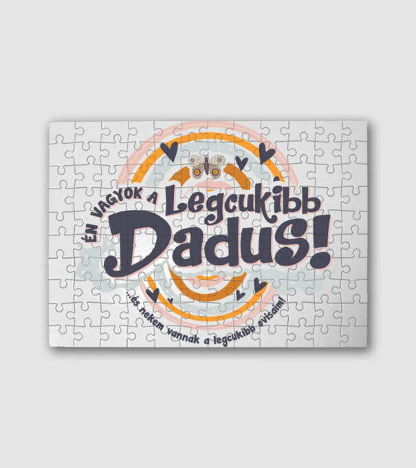 Legcukibb Dadus minta fehér pólón