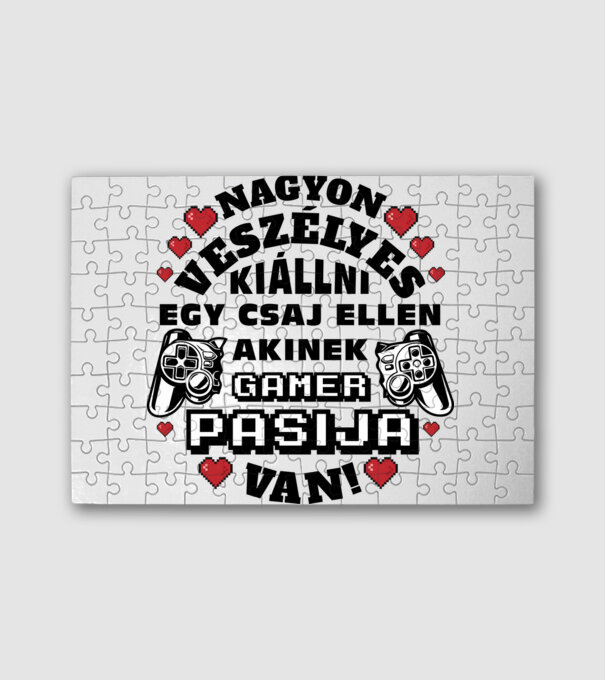 Veszélyes gamer szerelem csaj fekete szöveg minta fehér pólón