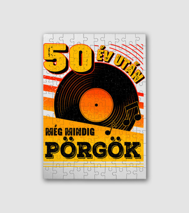 50 év után még mindig pörgök minta fehér pólón