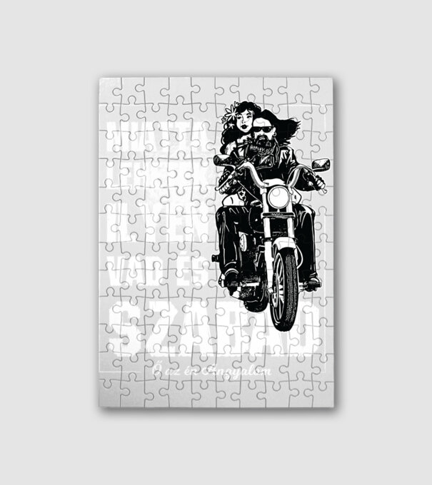 Motoros Miatta lehetek vad és szabad férfinak minta fehér pólón