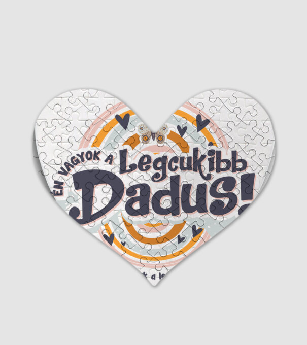 Legcukibb Dadus minta fehér pólón