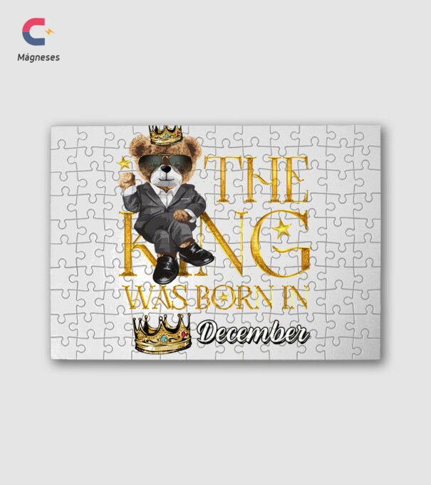 The king was born int DECEMBER minta fehér pólón
