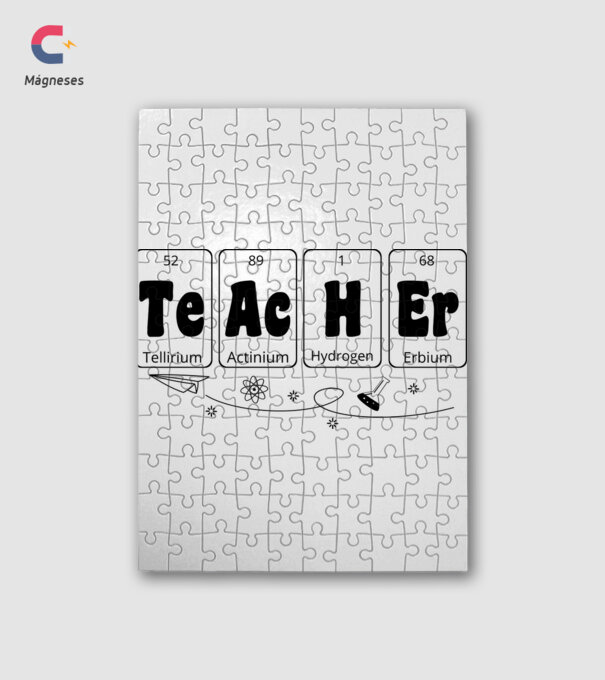 Teacher periodus minta fehér pólón