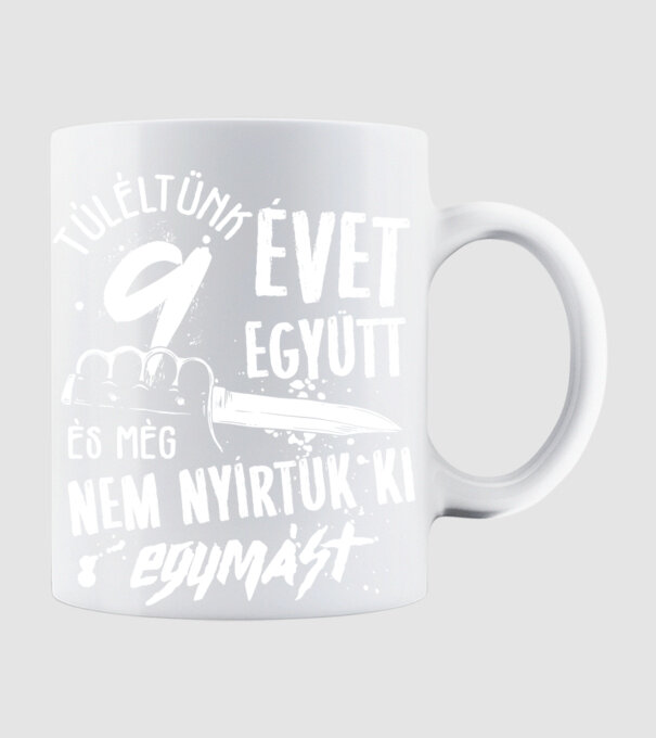 Még nem nyírtuk ki egymást 9 éve együtt minta fehér pólón