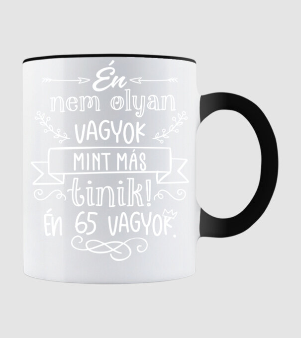 Nem olyan mint más tinik 65 éves minta fekete pólón