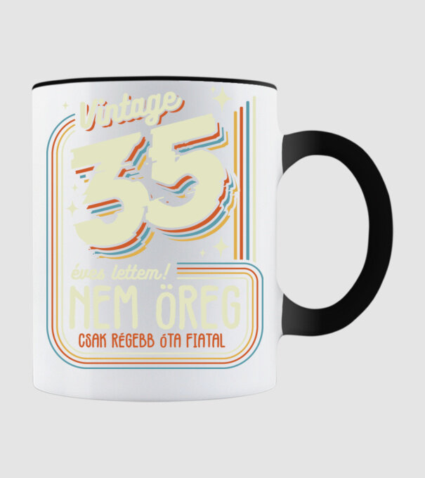 Régebb óta fiatal 35 éves minta fekete pólón