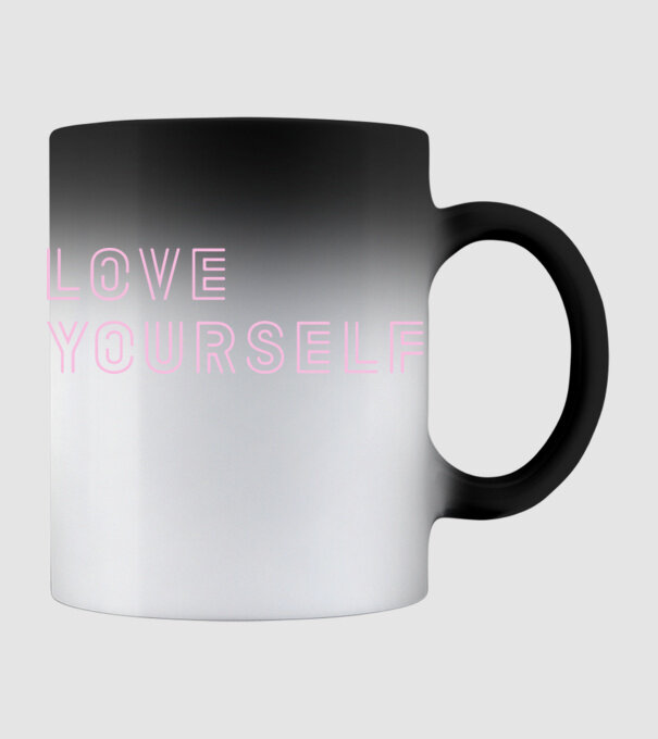 BTS LOVE YOURSELF minta fekete pólón