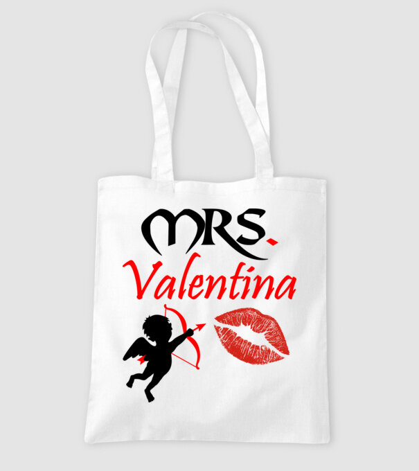 Mrs Valentina minta fehér pólón