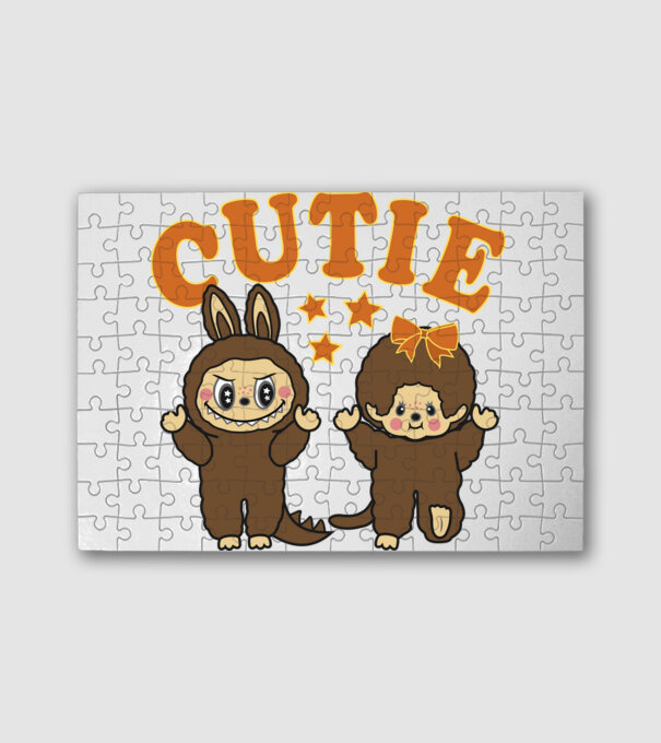 Aranyos Chhichi és Zimomo (Labubu) minta fehér pólón