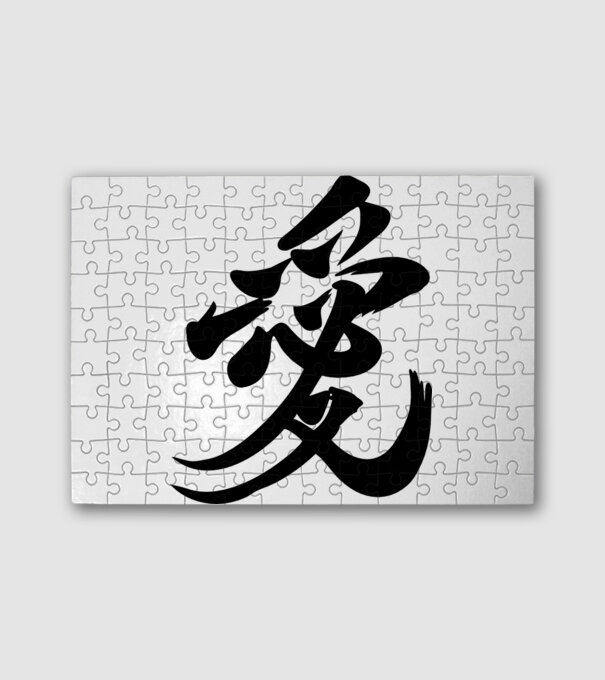 Szerelem szeretet japán kalligráfiája minta fehér pólón