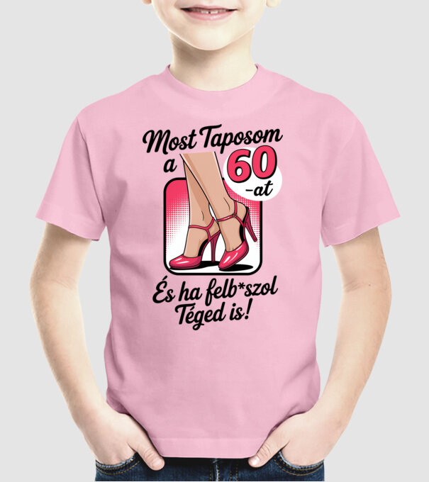 Most taposom a 60-at minta világos rózsaszín pólón