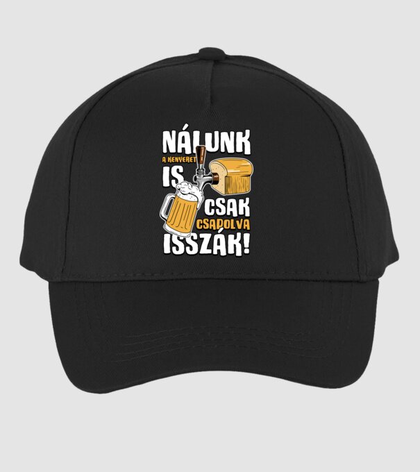 Nálunk a kenyeret is csak csapolva isszák! minta fekete pólón