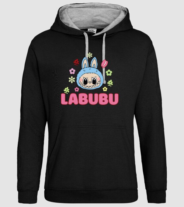 Labubu minta fekete pólón