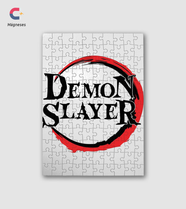 Demon Slayer logo minta fehér pólón
