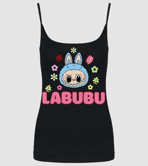 Labubu minta fekete pólón