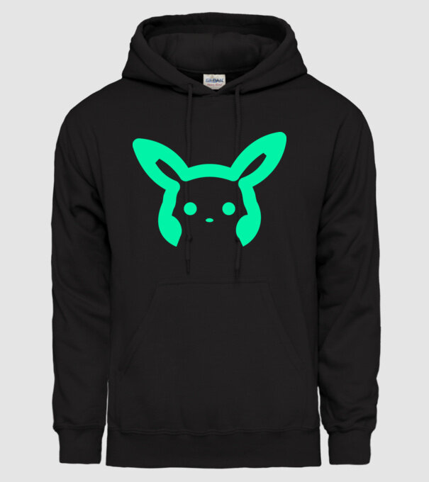 pikachu minta fekete pólón