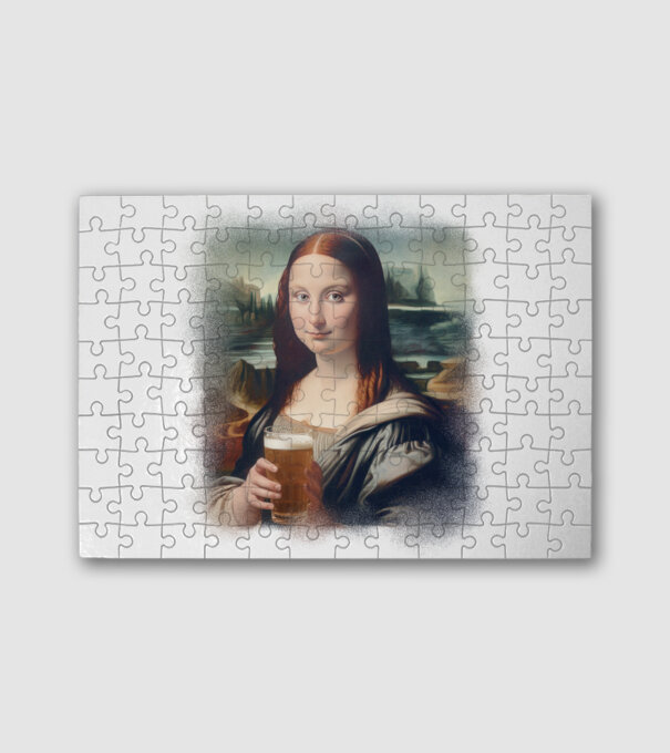 Mona Lisa sörrel minta fehér pólón