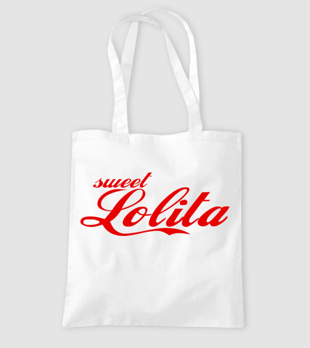 Lolita minta fehér pólón
