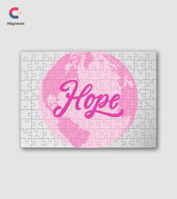 Hope minta fehér pólón