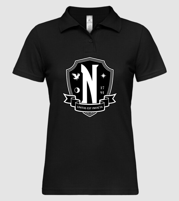 Wednesday Nevermore akadémia logo minta fekete pólón