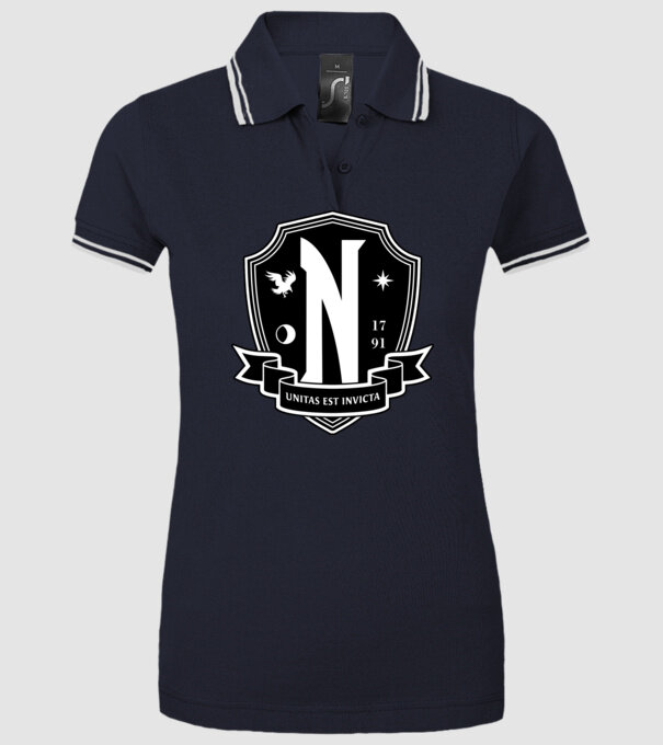 Wednesday Nevermore akadémia logo minta sötétkék pólón