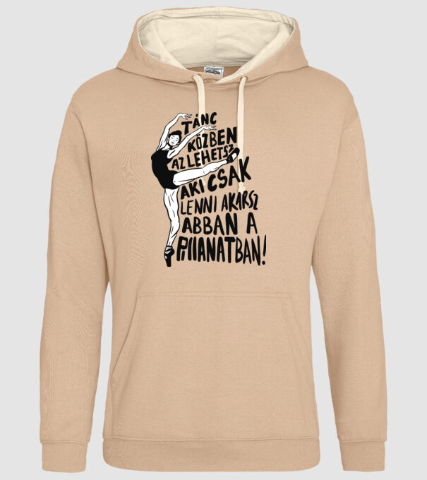 Tánc közben minta homokszín pólón