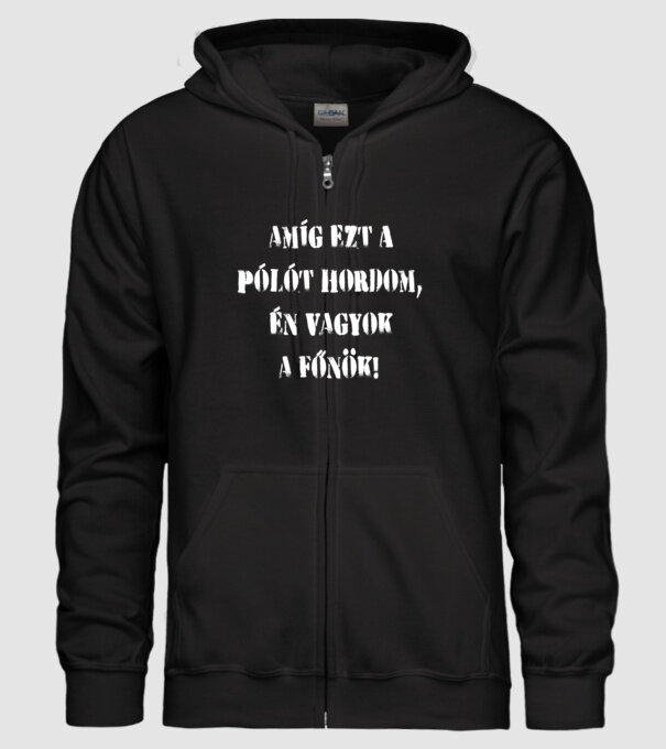Főnök fehér minta fekete pólón