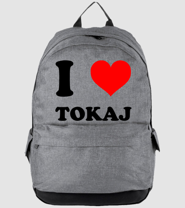 Tokaj minta szürke pólón