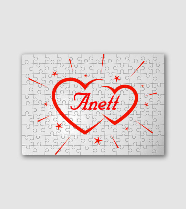 Anett minta fehér pólón