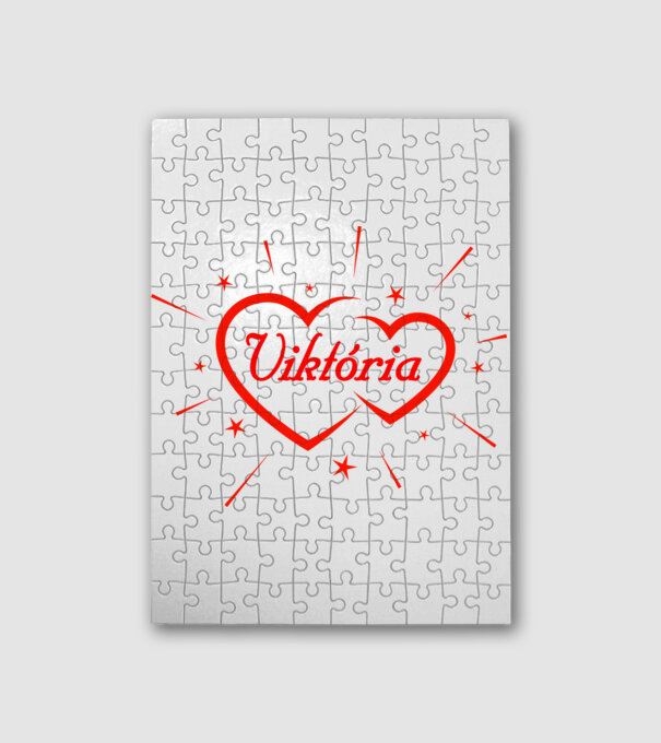 Viktória minta fehér pólón