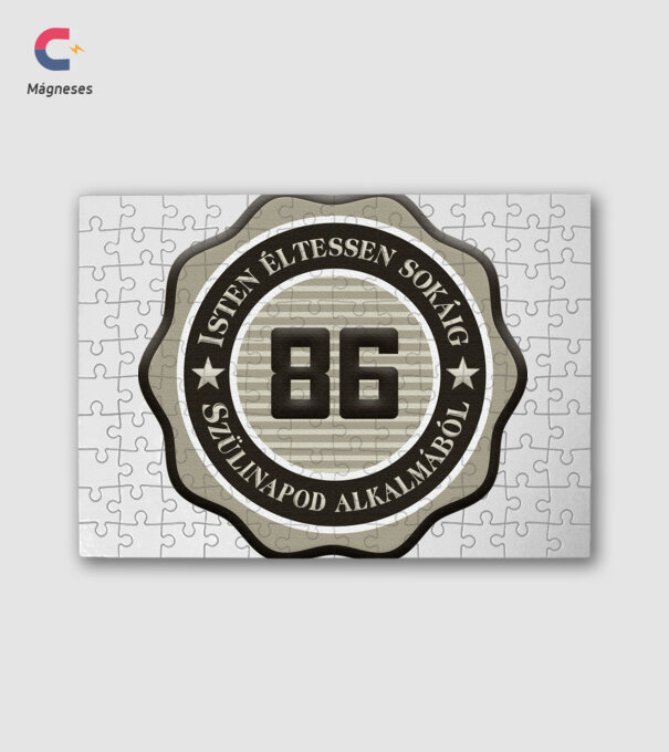 86 éves minta fehér pólón