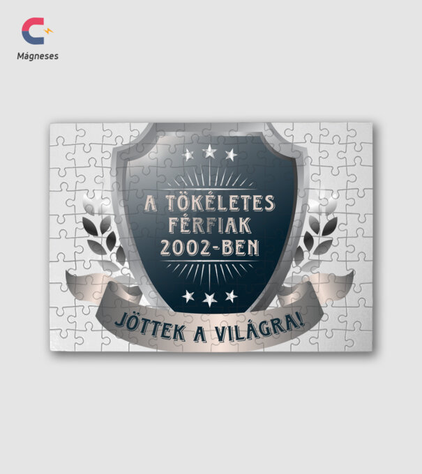 A tökéletes férfiak 2002 minta fehér pólón