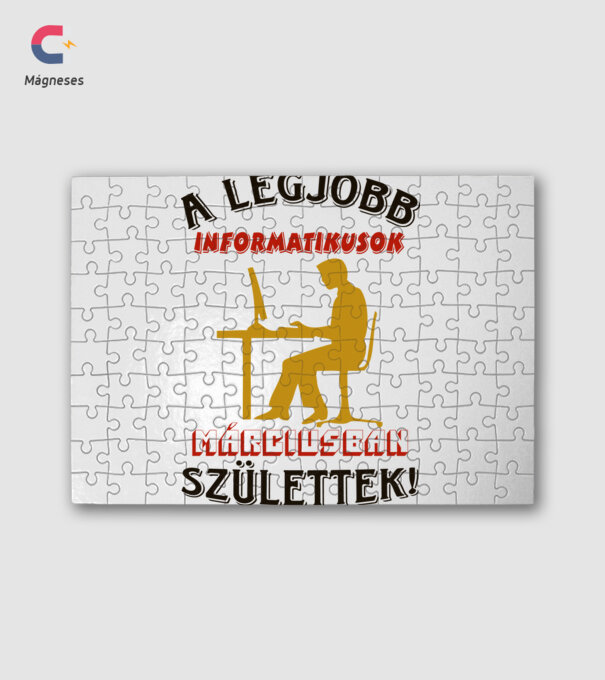 Informatikus férfi szülinapja március minta fehér pólón