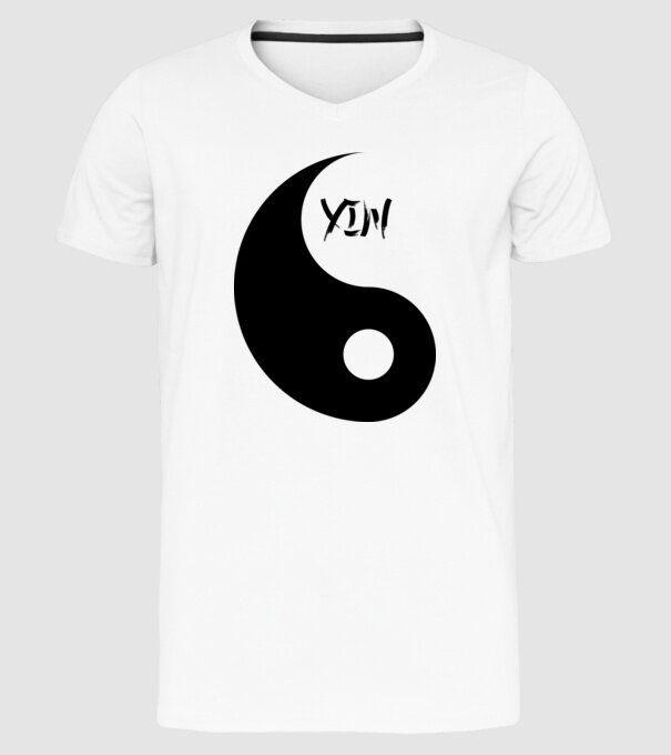 Yin minta fehér pólón